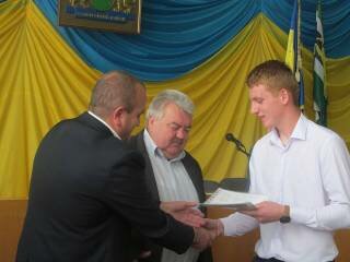 На Самбірщині дитині-сироті вручили ключі від квартири