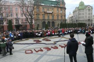 «Запали свічку пам’яті»: Львівщина згадує жертв голодоморів